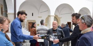 Vinarji iz Vinorodne dežele Posavje gostincem predstavili nova vina vinarji posavje