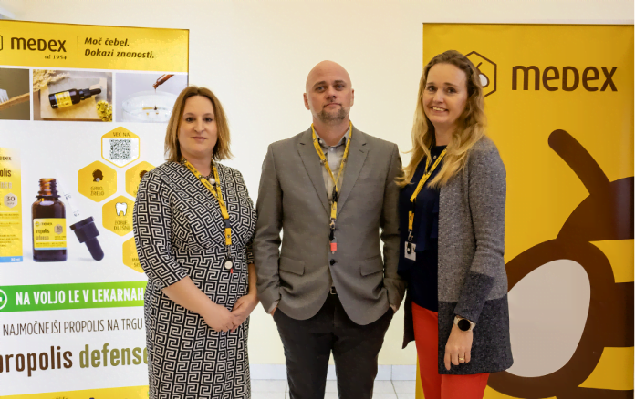 Na fotografiji z leve proti desni: Teja Mižigoj, vodja oddelka kakovosti, dr. Rok Kopinč, direktor razvoja, Vesna Virant, direktorica Medex Trade d. o. o.