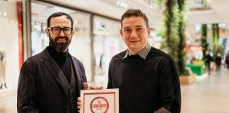 ALEJA že drugič dobitnica Best of Ljubljana direktor ALEJE Toni Pugelj ob prejetju nagrade BEST OF SHOPPING CENTRES 2024 foto Janez Štrukelj