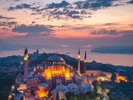 Zakaj vse več Slovencev potuje v Istanbul?
