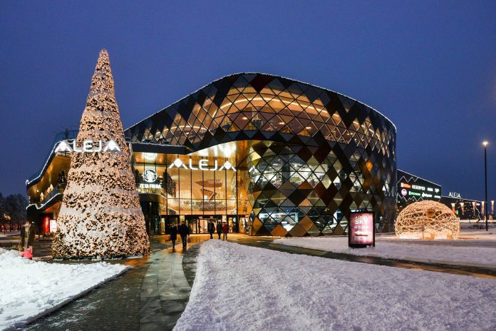 Božična dekoracija v ALEJI (Foto Robert Krumpak)