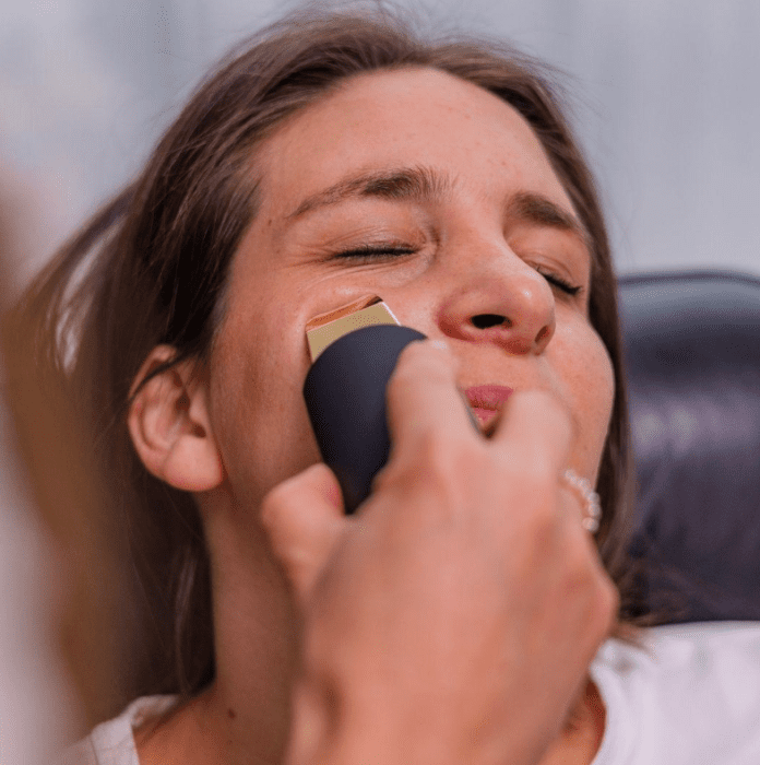 Geske naprava za globinsko čiščenje