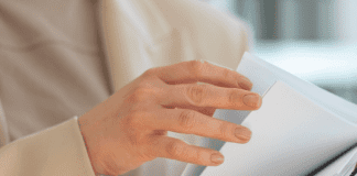Selling cosmetics in Dubai: why Dubai-specific compliance is the real gateway to the UAE market