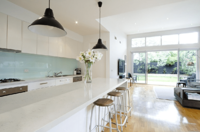 Kuhinjski pulti iz kamna