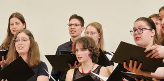 Predtekmovalni koncert treh zborov