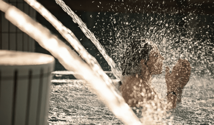 Plavanje v termalnih bazenih v Termah Snovik