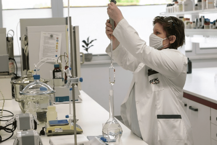 Preizkušanja v laboratoriju Lotrič
