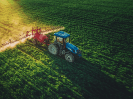 Ko sezona kliče: kmetijska oprema se začne pri pravem partnerju Ponudba škropilnic v podjetju Vreček Agro