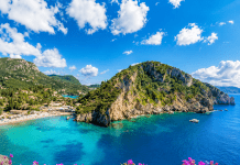 Krf – zeleni biser Grčije, kjer se prepletajo zgodovina, narava in mediteranski utrip Krf – najbolj zeleni grški otok