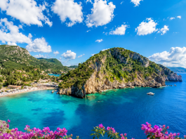 Krf – zeleni biser Grčije, kjer se prepletajo zgodovina, narava in mediteranski utrip Krf – najbolj zeleni grški otok
