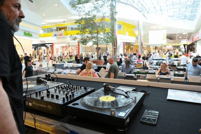 Dogodek bodo popestrili DJ-i Foto Robert Krumpak