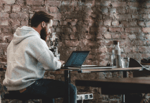Osnovni CRM za preglednejšo prodajo, dokumente in plačila