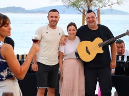 Poletni namig s Pelješca: brezplačne vinske degustacije, sardele in glasba
