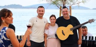 Poletni namig s Pelješca: brezplačne vinske degustacije, sardele in glasba