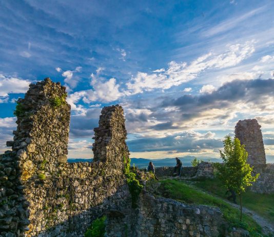 Stari grad Kamnik: pohod, razgled in zgodovina gradu nad mestom
