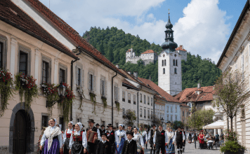 Narodne noše Kamnik: Dnevi narodnih noš, tradicija in dediščina