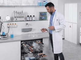 Ko laboratorij ne sme čakati: kako poenostavimo nabavo? Pomivalni stroj za laboratorijsko opremo