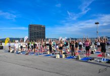 After-work pilates na streho Cityparka ponovno privabil več kot 100 udeležencev