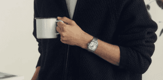 Retro ure so nazaj: zakaj moški znova iščemo modele z značajem? Moška ročna ura