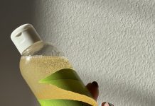 Vas koža po tuširanju zateguje? Morda je težava v vašem gelu za prhanje