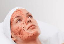 Maske za obraz vsak dan? Več ni vedno bolje! Maska za obraz z rožnimi cvetovi